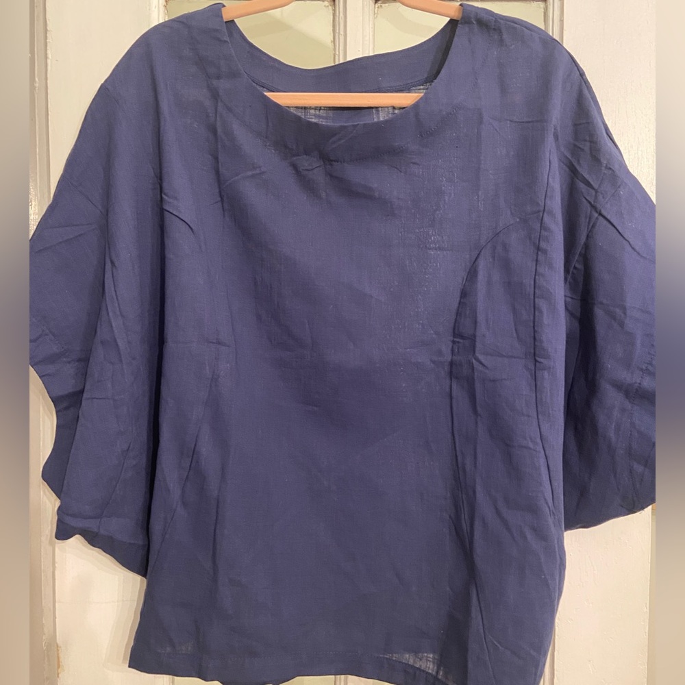 Sassy Grace navy blue women’s crew neck top, size L